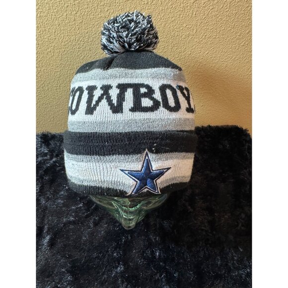 NFL Vintage Collection Other - NFL Vintage Dallas Cowboys Vintage Collection Knit Beanie With Pom
